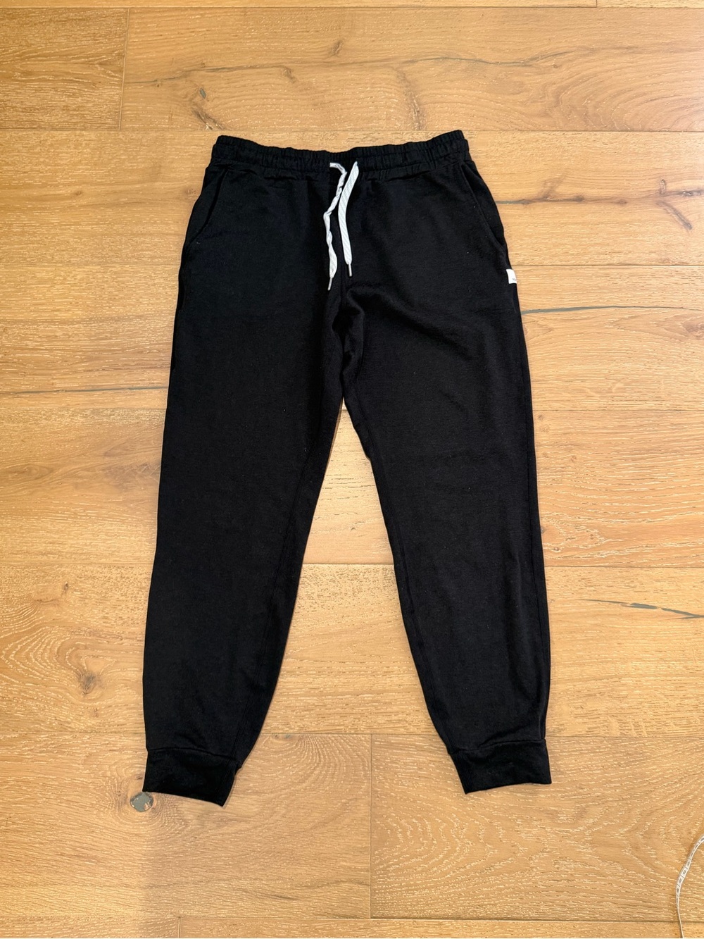 Vuori Women’s Black Heather Performance Joggers - size XS